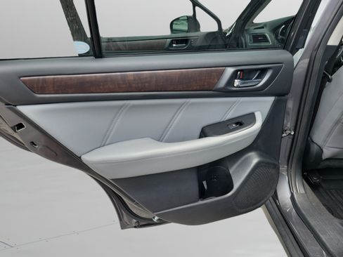 Used 2019 Subaru Outback 2.5i Limited AWD/4WD image 11
