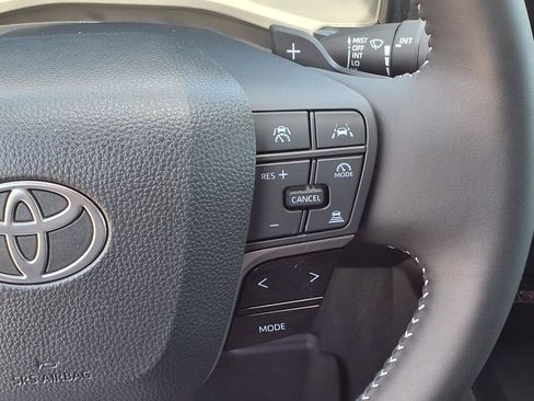 Used 2025 Toyota Camry SE w/ Convenience Package FWD image 30