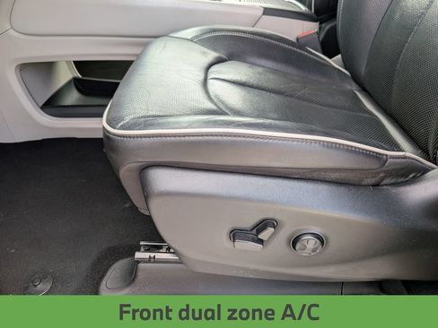 Used 2023 Chrysler Pacifica Limited FWD image 15