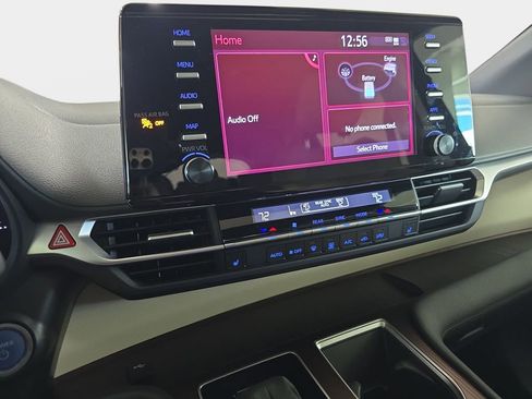 Used 2024 Toyota Sienna XLE image 23