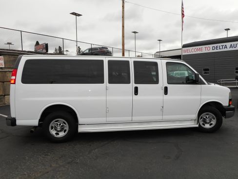 Used 2016 Chevrolet Express 3500 LT w/ LT Preferred Equipment Group image 6