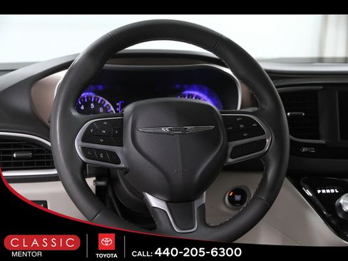 Used 2023 Chrysler Voyager LX image 7