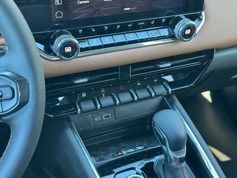 New 2025 GMC Canyon AT4 w/ Nightfall Edition image 32