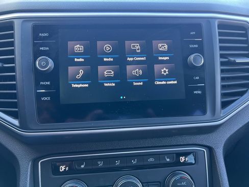 Used 2020 Volkswagen Atlas Cross Sport SE w/ Towing Package image 21