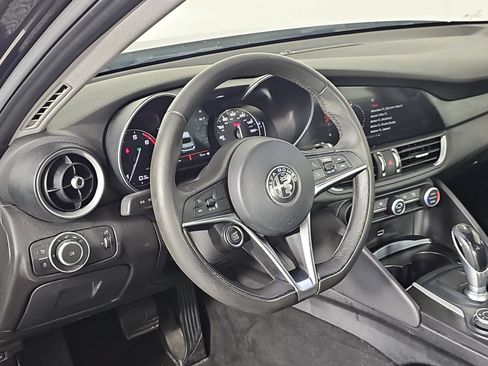 Used 2018 Alfa Romeo Giulia RWD image 14