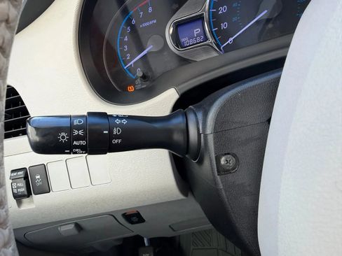 Used 2014 Toyota Sienna XLE image 16