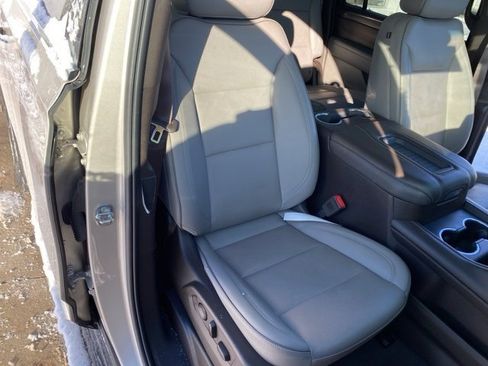 Used 2022 GMC Yukon XL SLT w/ SLT Premium Package image 41