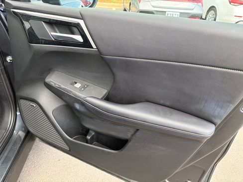 Used 2025 Mitsubishi Outlander SE FWD image 14