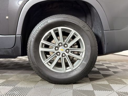 Used 2023 Chevrolet Traverse LT w/ LPO, Floor Liner Package FWD image 9