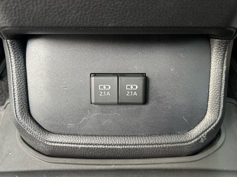 Used 2020 Toyota Highlander XLE AWD/4WD image 21
