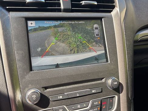 Used 2018 Ford Fusion SE w/ Equipment Group 602A FWD image 19
