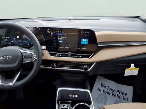 New 2026 Chevrolet Equinox ACTIV w/ Convenience Package III AWD/4WD image 12