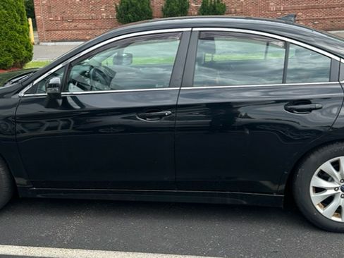 Used 2017 Subaru Legacy 2.5i Premium AWD/4WD image 2
