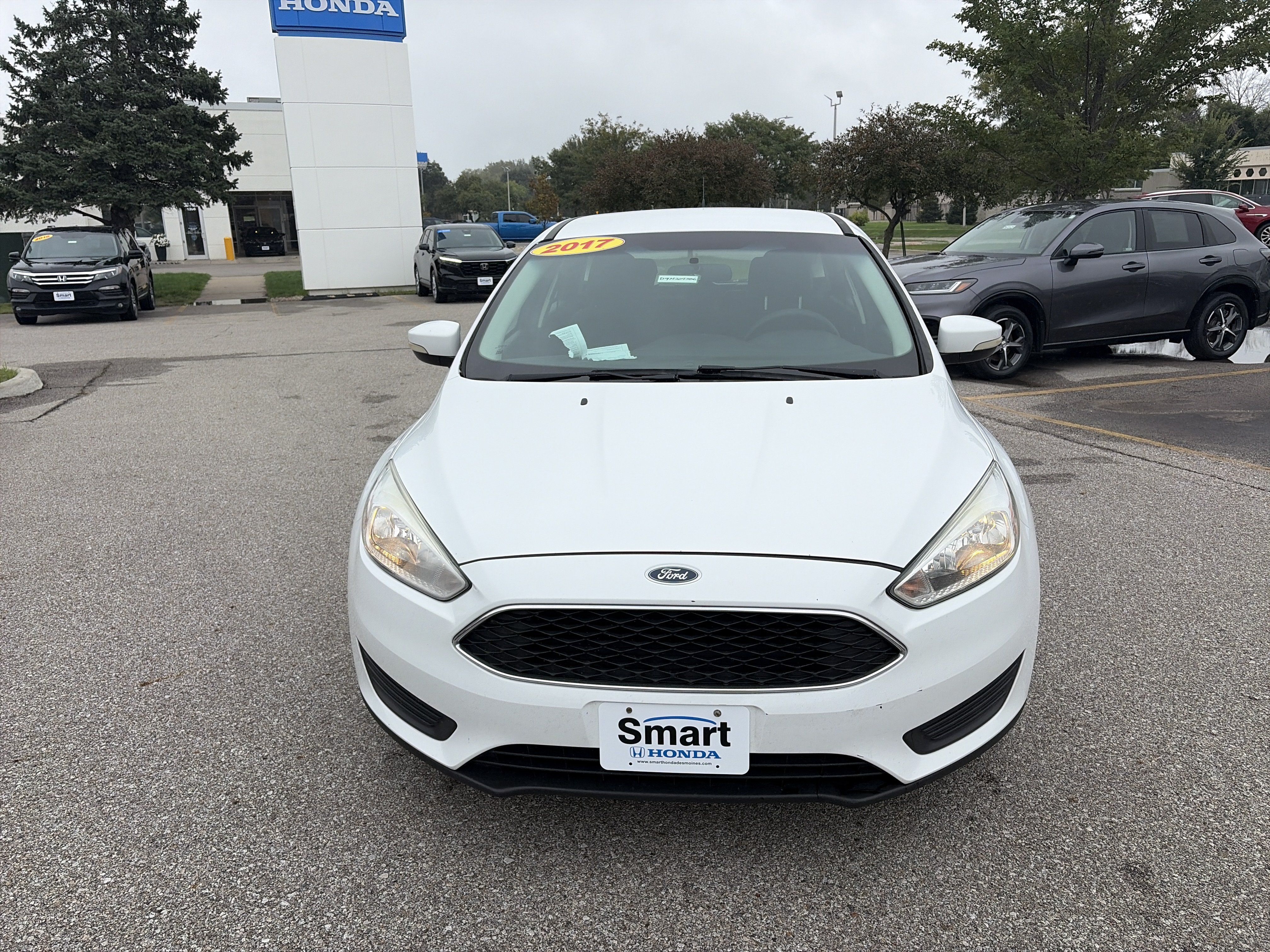 Used 2017 Ford Focus SE FWD image 2