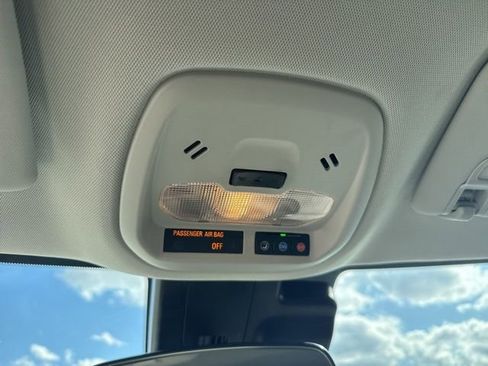 Used 2025 Chevrolet Trax LT image 20