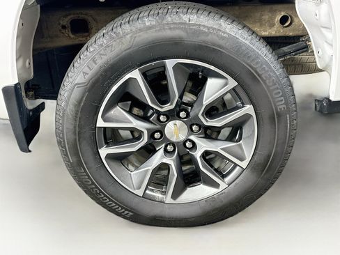Used 2024 Chevrolet Silverado 1500 LT AWD/4WD image 11