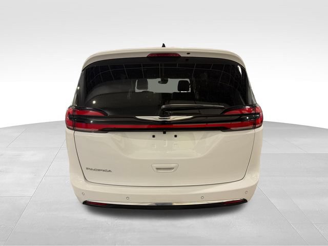 Used 2026 Chrysler Pacifica Select FWD image 6
