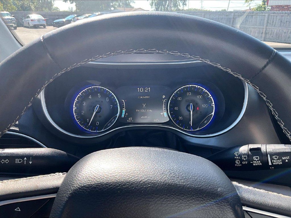 Used 2024 Chrysler Pacifica Touring-L FWD image 21