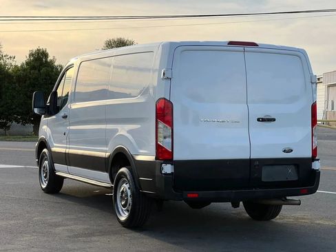 Used 2020 Ford Transit 250 Low Roof RWD image 3