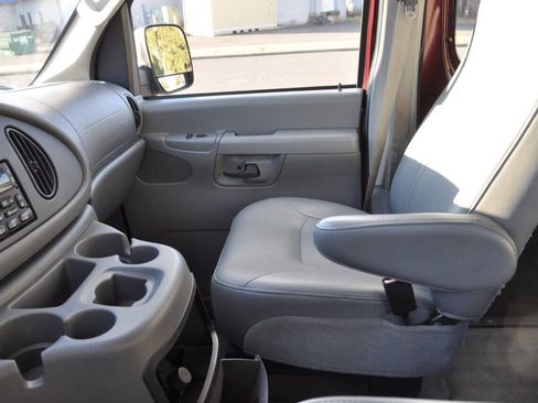 Used 2005 Ford E-350 and Econoline 350 XL RWD image 29