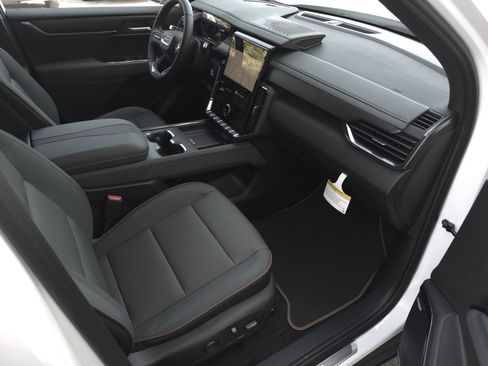 New 2026 GMC Acadia AT4 AWD/4WD image 46