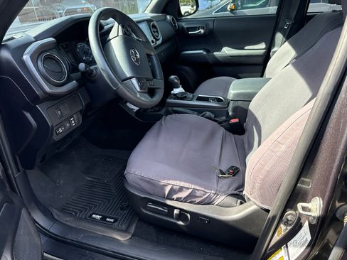 Used 2020 Toyota Tacoma TRD Sport w/ Technology Package image 7