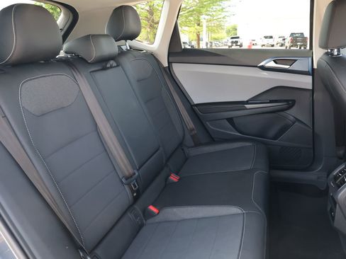 Used 2024 Volkswagen Taos SE image 34