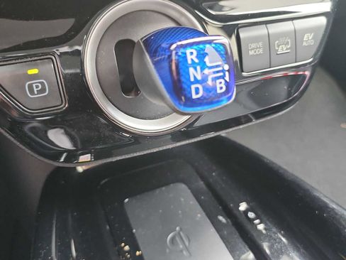 Used 2020 Toyota Prius Prime Limited image 21