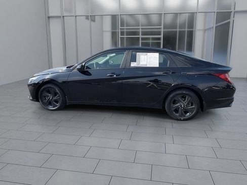 Used 2023 Hyundai Elantra Blue FWD image 5