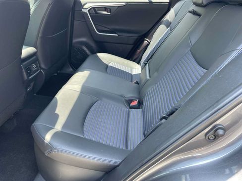 Used 2025 Toyota RAV4 XSE AWD/4WD image 9