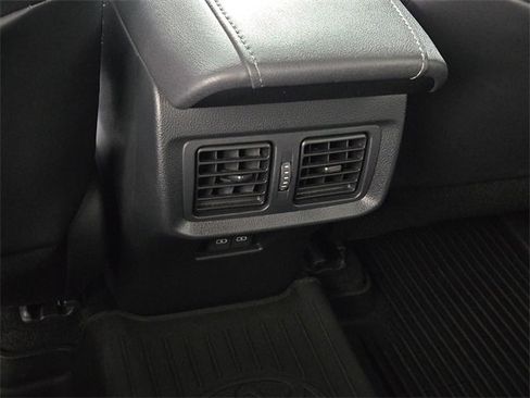 Used 2024 Toyota Venza Limited image 15