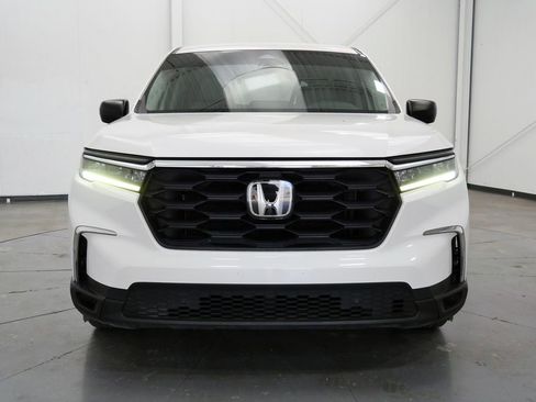 Used 2023 Honda Pilot LX image 2