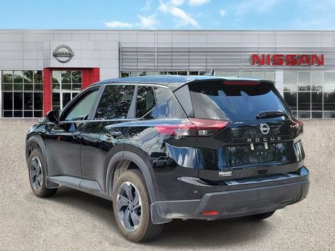 Certified 2026 Nissan Rogue SV FWD image 7