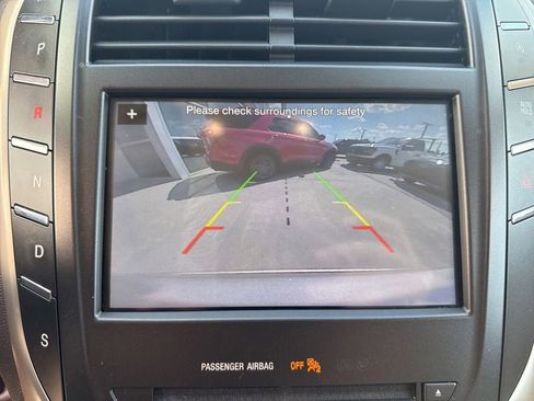 Used 2017 Lincoln MKC Select w/ Select Plus Package FWD image 18