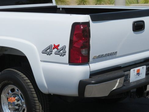 Used 2004 Chevrolet Silverado 2500 LT w/ Skid Plate Package AWD/4WD image 17