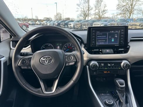 Used 2022 Toyota RAV4 XLE Premium image 15