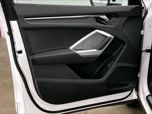 Used 2025 Audi Q3 2.0T Premium image 25