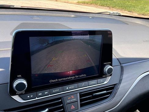 Used 2025 Nissan Altima 2.5 SV image 19