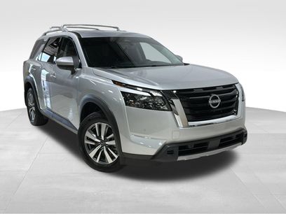 Used 2025 Nissan Pathfinder SL w/ Cargo Package
