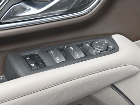 Used 2024 GMC Yukon XL SLT w/ SLT Luxury Package image 11