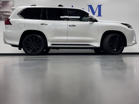 Used 2016 Lexus LX 570 4WD w/ Luxury Package image 3