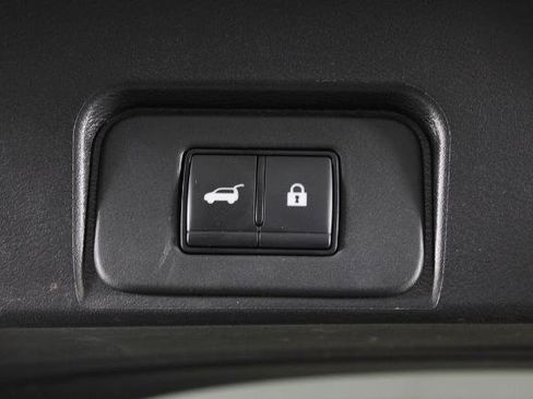 Certified 2025 Nissan Rogue SV FWD image 19