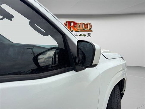 Used 2022 Nissan Frontier SV image 12