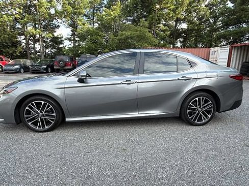 Used 2025 Toyota Camry XLE FWD image 4