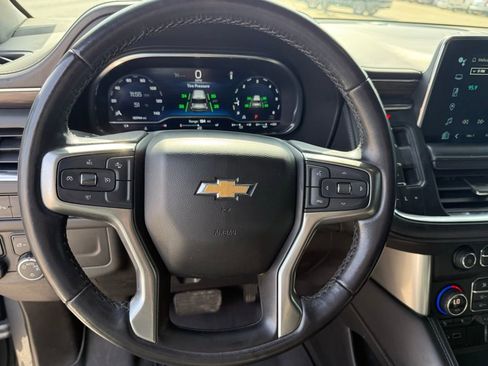 Used 2022 Chevrolet Suburban LT RWD image 14
