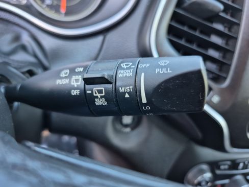 Used 2019 Jeep Cherokee Trailhawk w/ Cold Weather Group AWD/4WD image 34
