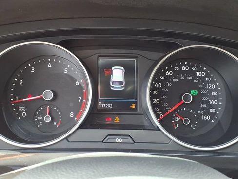 Used 2018 Volkswagen Tiguan SE AWD/4WD image 30
