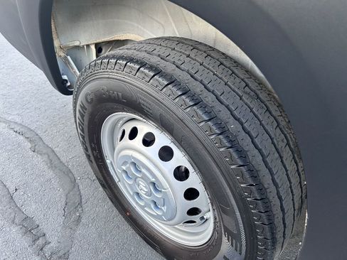 Used 2025 RAM ProMaster 2500 w/ Convenience Group image 13