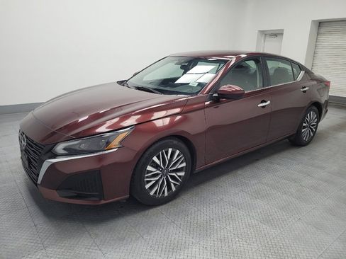 Used 2023 Nissan Altima 2.5 SV image 2