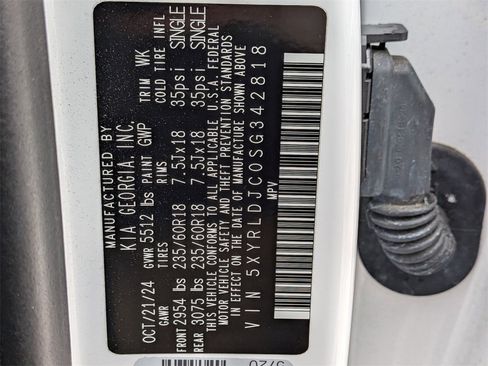 Certified 2025 Kia Sorento S image 31